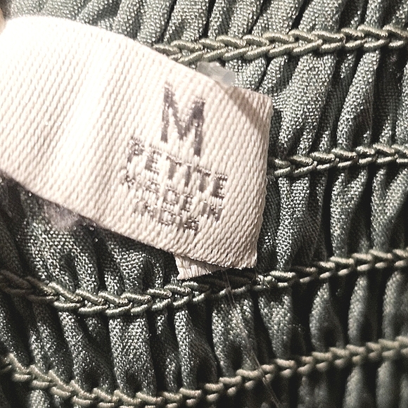 Hollister Sofia Side-Smocked Midi Dress COLOR: GREEN FLORAL SIZE: M Petite - Picture 8 of 8